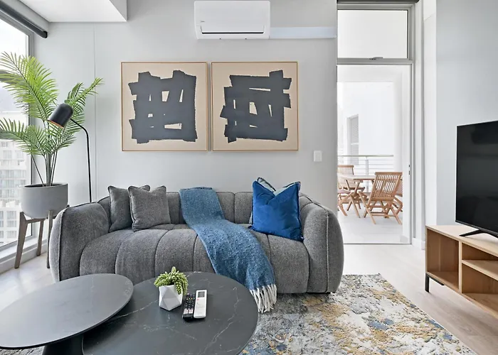 Luna 2-Bed City Escape With Mountain Views